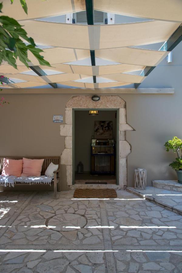 Alicelia Boutique Inn Vathy  Exteriör bild